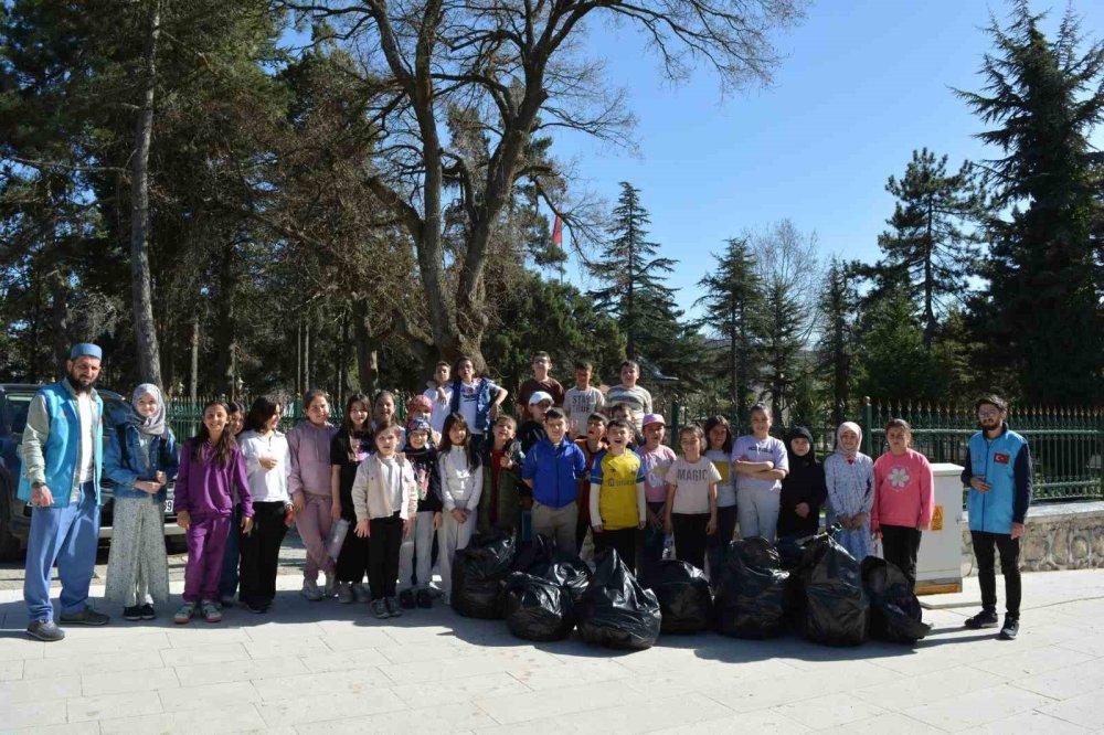 Öğrenciler Çevre Bilincine Dikkat Çekti
