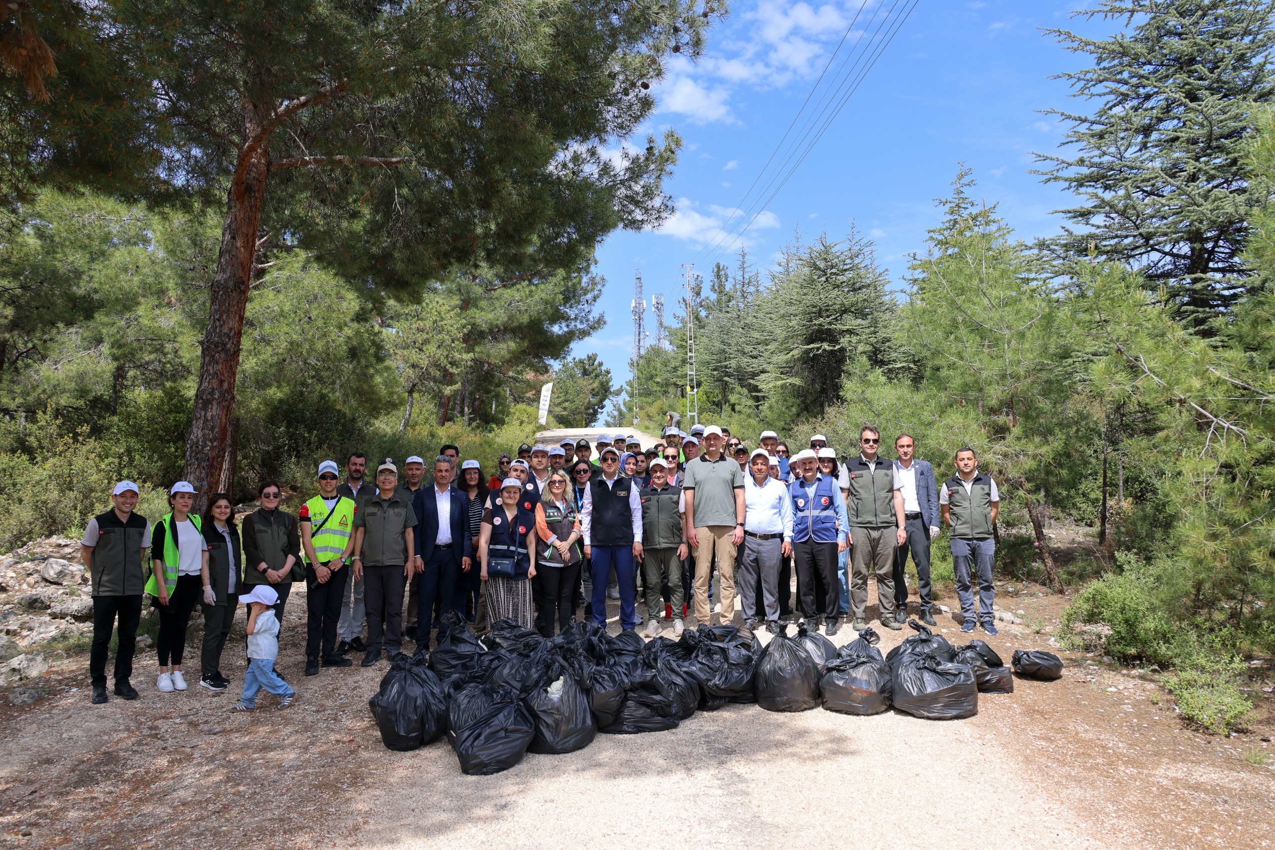 onlarca-poset-cop-topladilar.jpg