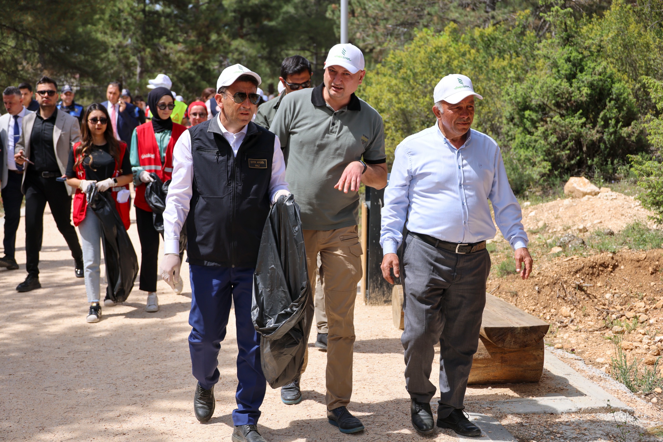 onlarca-poset-cop-topladilar3.jpg