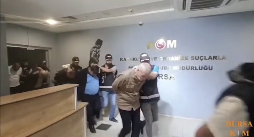 Sosyal Medya Hesaplarından Kredi Vaadiyle 2 Milyar Lira Vurgun Yaptılar