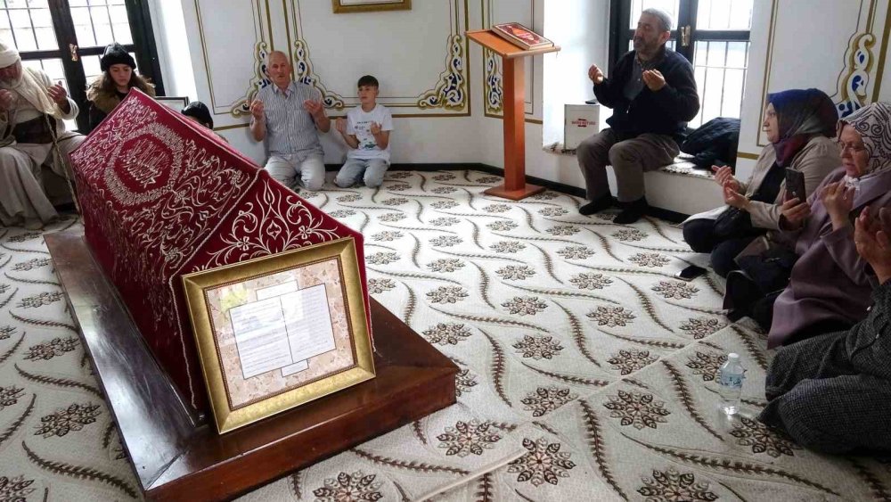 Hayme Ana, Kabri Başında Anıldı
