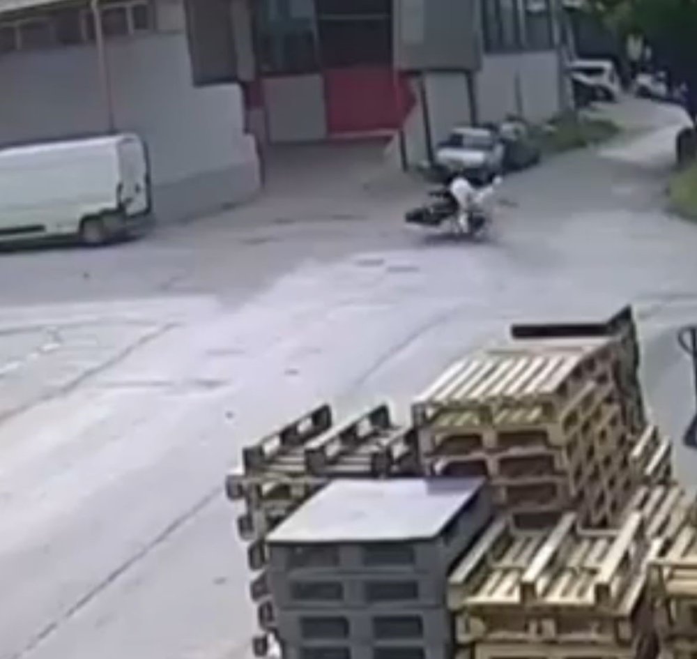 İki Motosikletinin Karıştığı Kaza Kamerada: 2 Yaralı