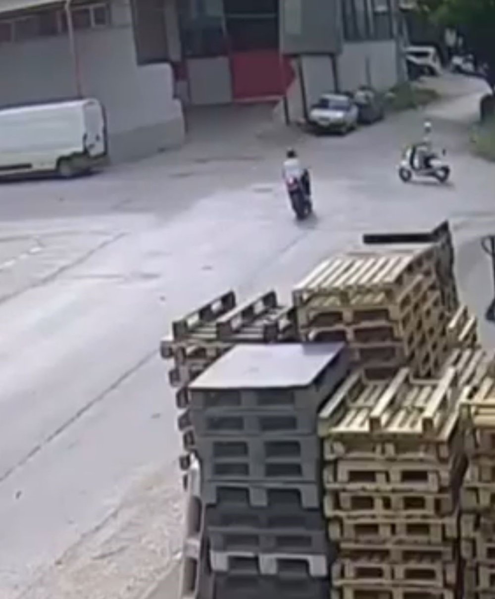 İki Motosikletinin Karıştığı Kaza Kamerada: 2 Yaralı