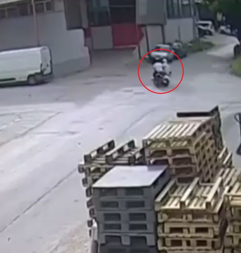 İki Motosikletinin Karıştığı Kaza Kamerada: 2 Yaralı