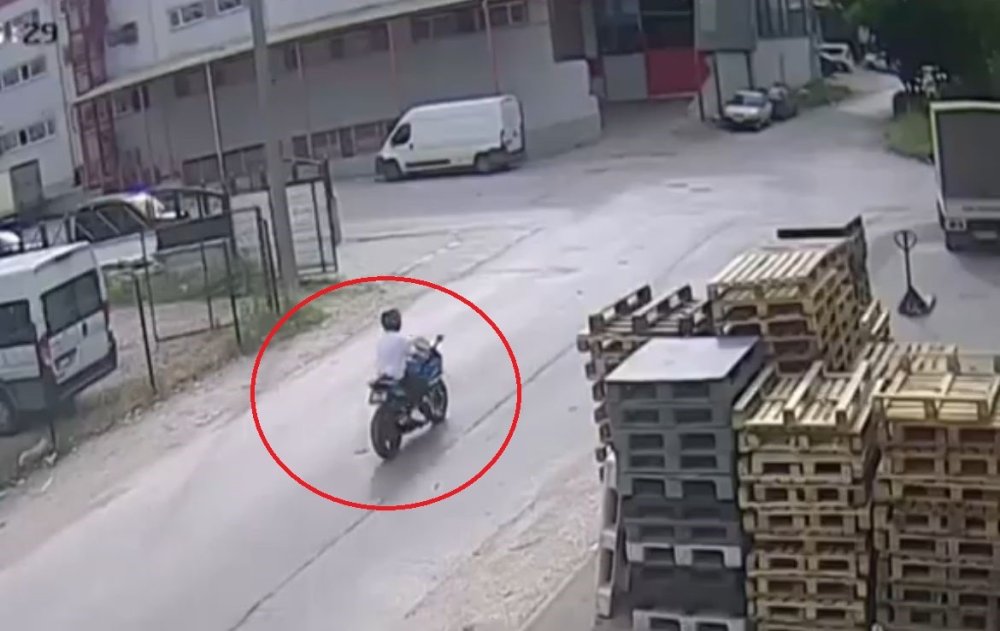 İki Motosikletinin Karıştığı Kaza Kamerada: 2 Yaralı