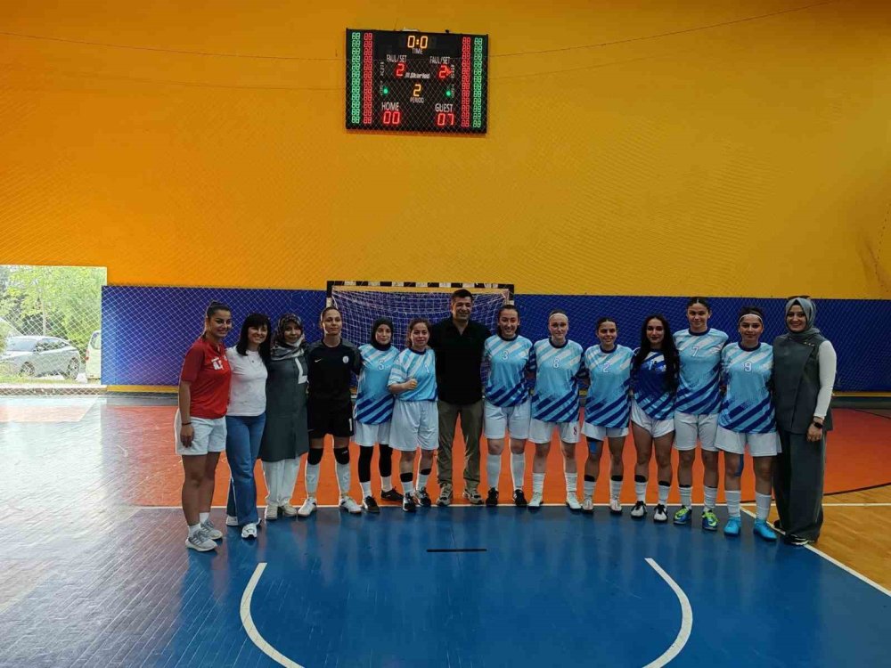 Kız Futsal Takımı Türkiye Şampiyonu Oldu