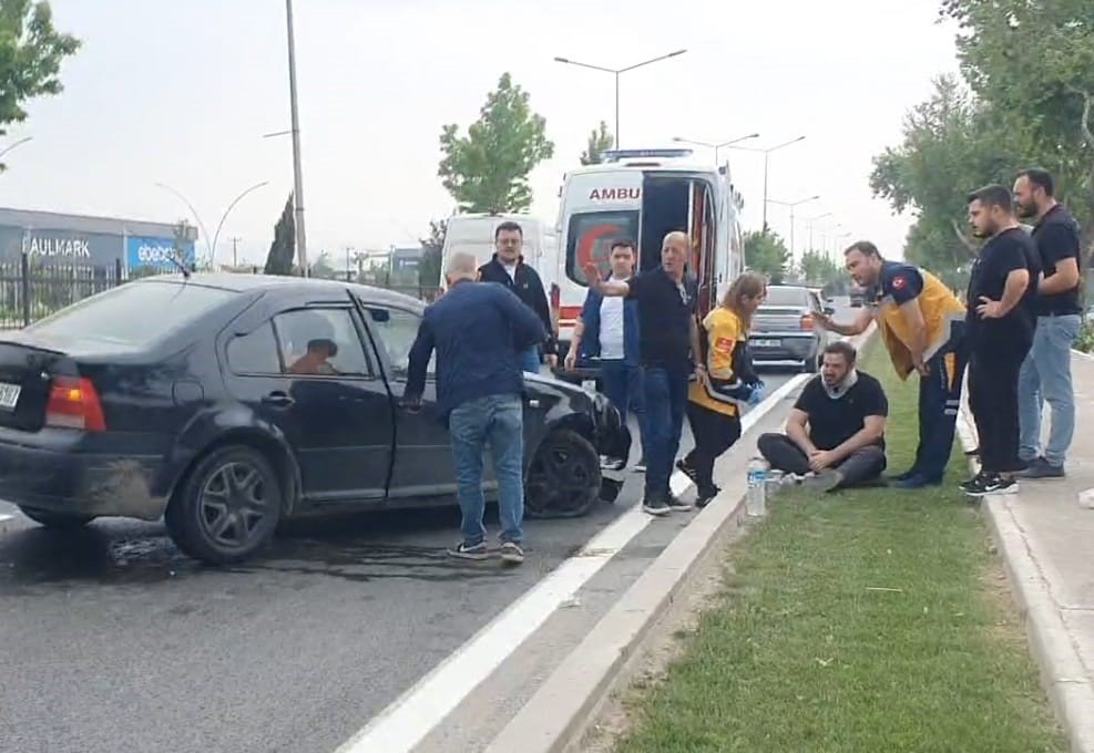 Kontrolden Çıkan Araç Bariyerlere Çarptı
