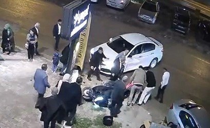 Otomobil ile Motosiklet Çarpıştı