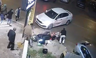 Otomobil ile Motosiklet Çarpıştı