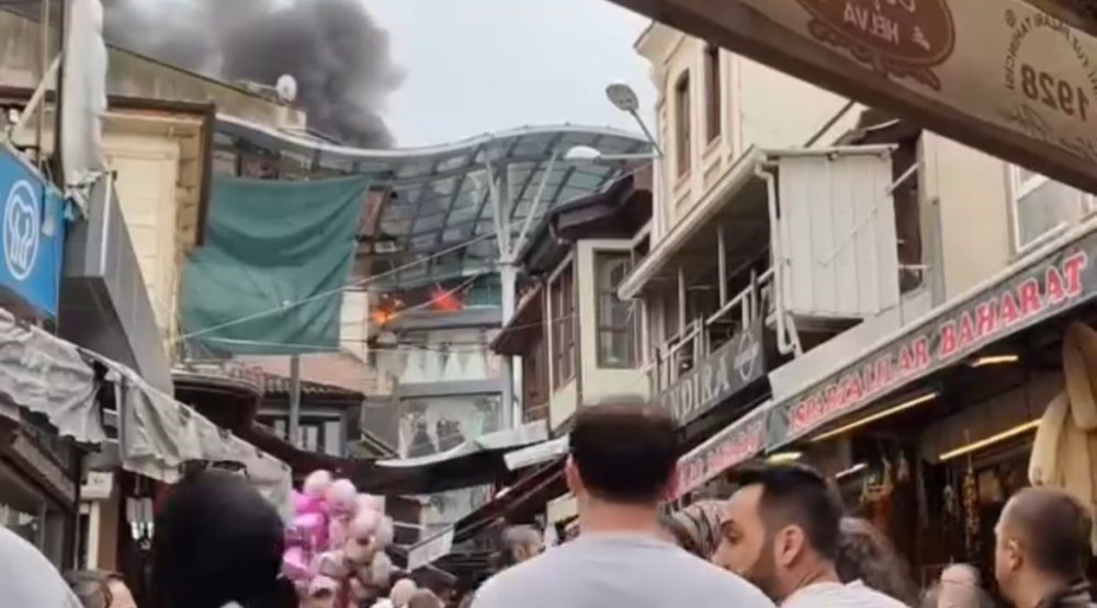 Tarihi Uzun Çarşı’da Korkutan Yangın