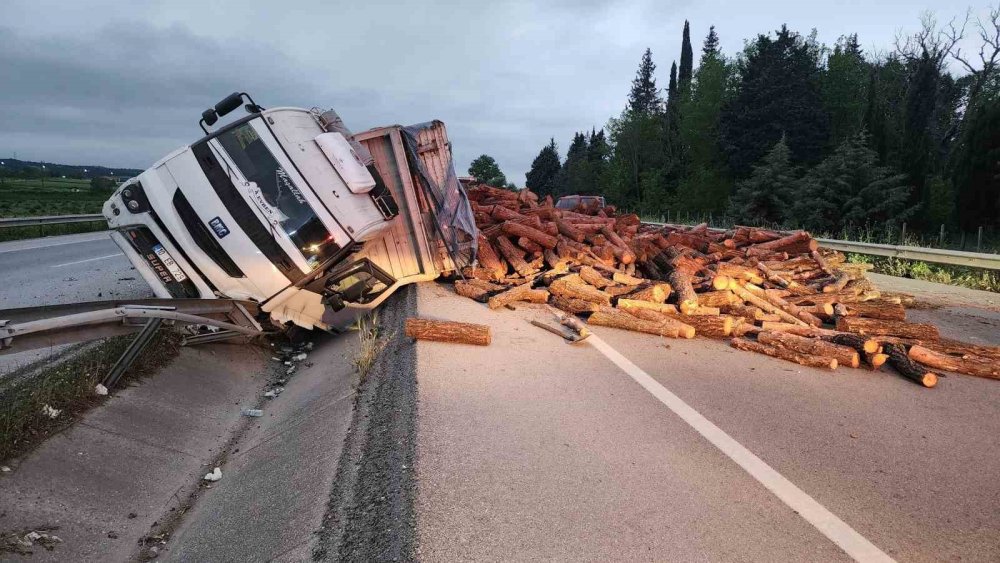 Trafik Kazası: 3 Yaralı