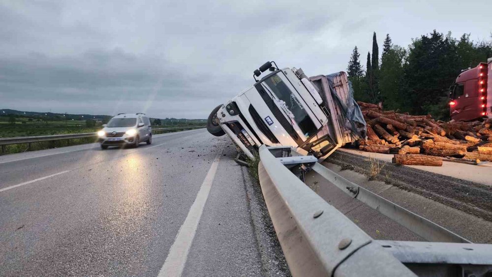 Trafik Kazası: 3 Yaralı