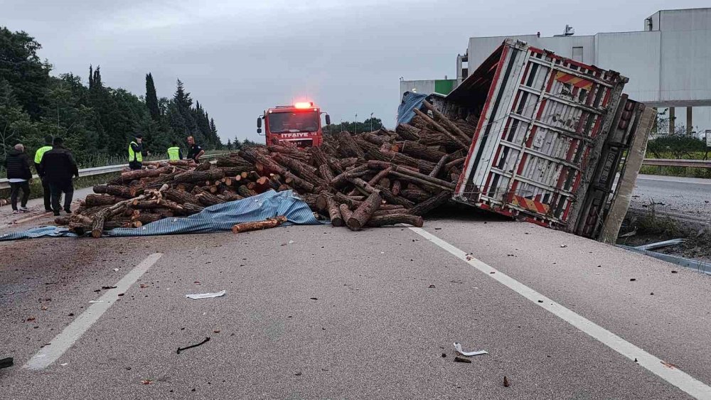 Trafik Kazası: 3 Yaralı