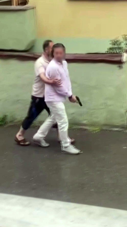 Tartıştığı Emekli Polisin Kapısına Balyoz İle Dayanınca Olanlar Oldu