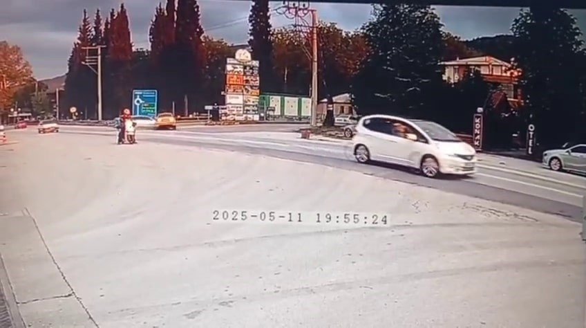 Ticari Taksi Ve Otomobil Çarpıştı: 6 Yaralı