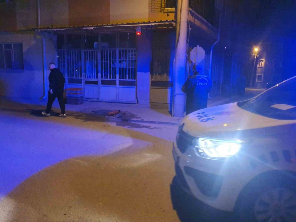 Bakkalı Kundaklamaya Çalışırken Polisler Yakaladı