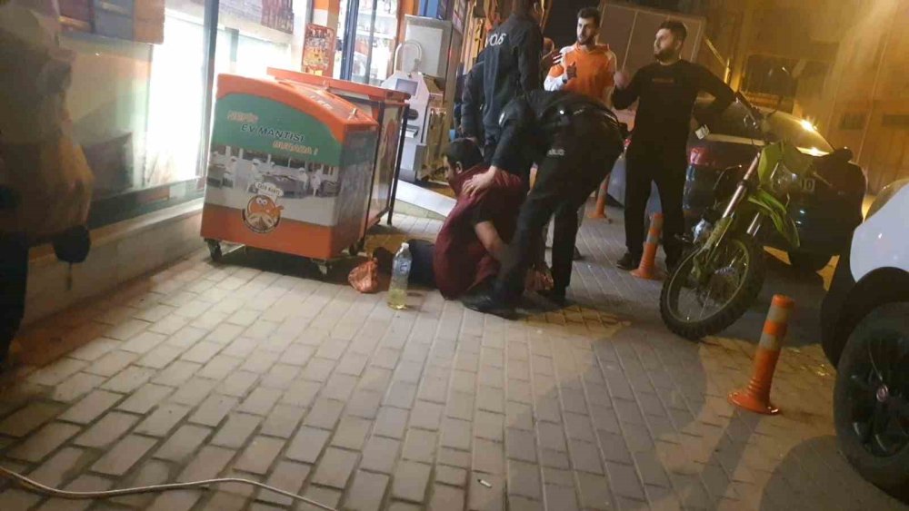 Bakkalı Kundaklamaya Çalışırken Polisler Yakaladı