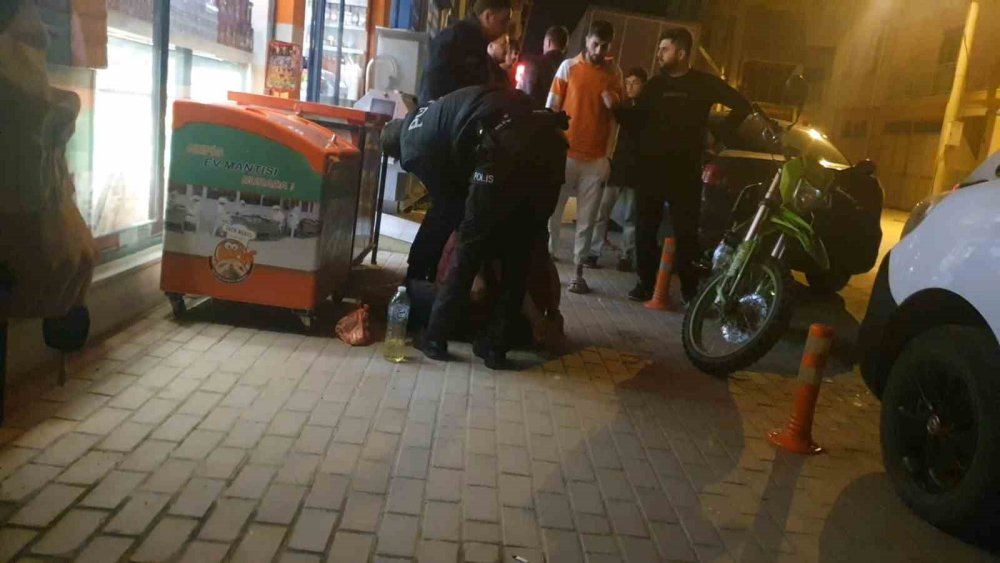 Bakkalı Kundaklamaya Çalışırken Polisler Yakaladı