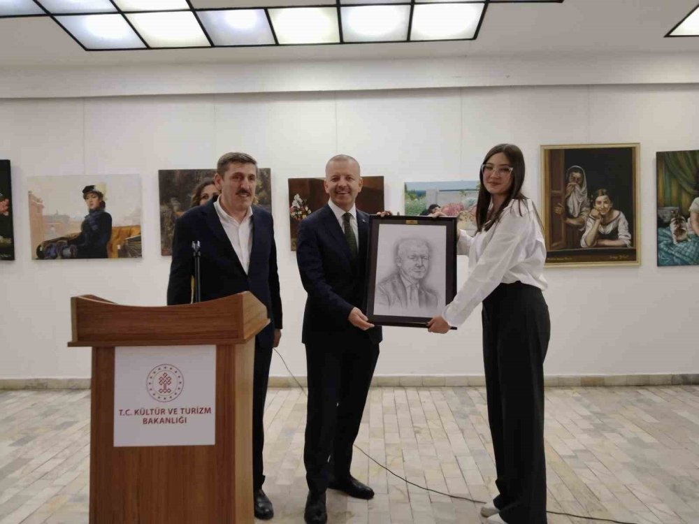 Genç Ressamların Eserleri Asıllarını Aratmadı