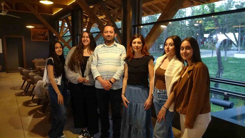 İspanyol Öğrenciler Huzurevinde Staj Yapıyor