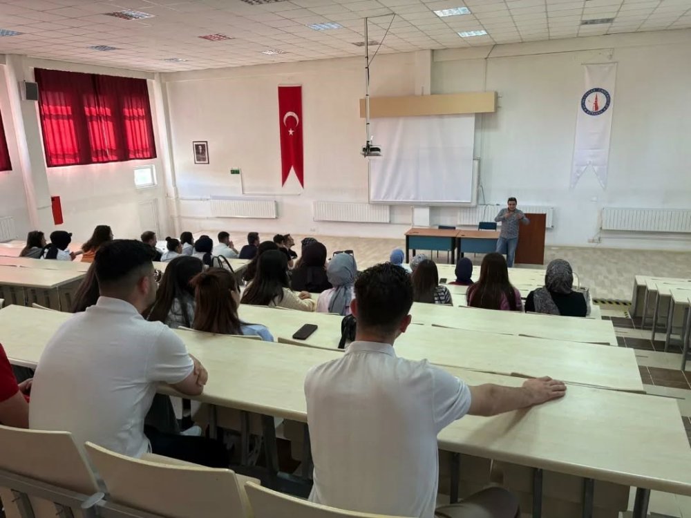 "Ölçme Aletlerinin Kullanımı Ve Drone İle Harita Uygulaması" Konulu Konferans Verildi