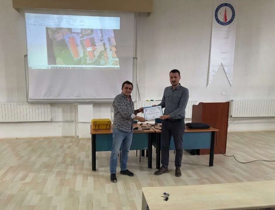 "Ölçme Aletlerinin Kullanımı Ve Drone İle Harita Uygulaması" Konulu Konferans Verildi