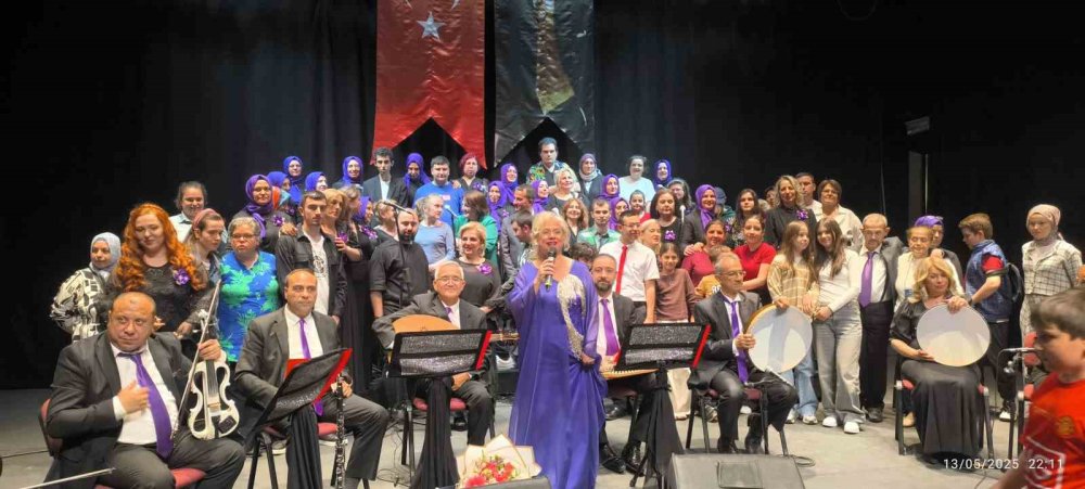 Otizm Anneler Korosu’ndan Muhteşem Konser