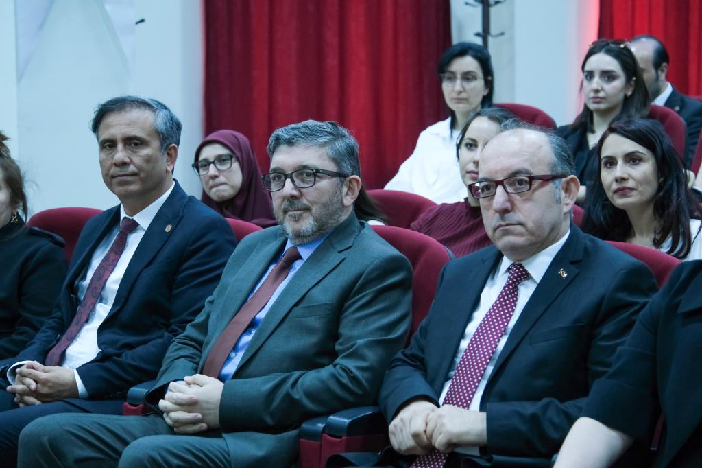 bf-mezunlari-ile-kariyer-gunleri-etkinligi-basladi1.jpg