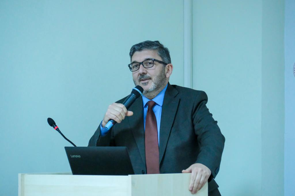 bf-mezunlari-ile-kariyer-gunleri-etkinligi-basladi2.jpg
