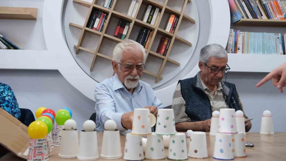Huzurevi Sakinleri İle Liseli Gençler Bir Araya Geldi