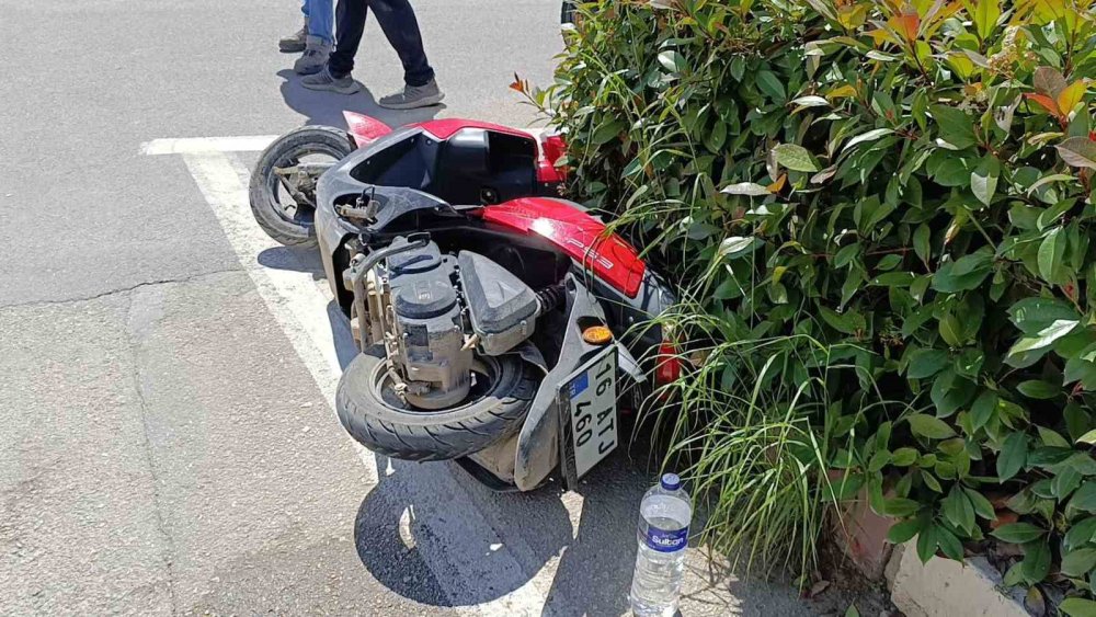 Kamyonet İle Çarpıştı Tedaviyi Reddetti, Hastanede Beyin Kanaması Sebebiyle Yoğun Bakıma Alındı