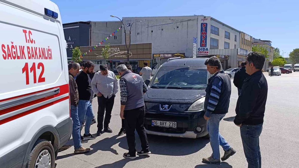 Kamyonet İle Çarpıştı Tedaviyi Reddetti, Hastanede Beyin Kanaması Sebebiyle Yoğun Bakıma Alındı
