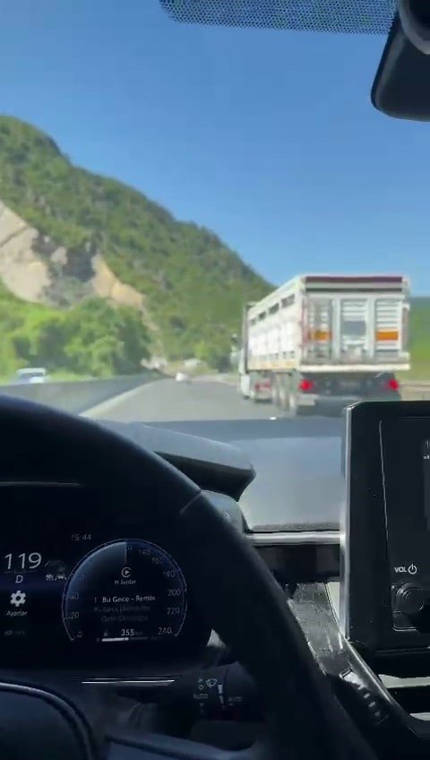 120 Kilometre Hızla Gitti, Önündeki Tıra Yetişemedi