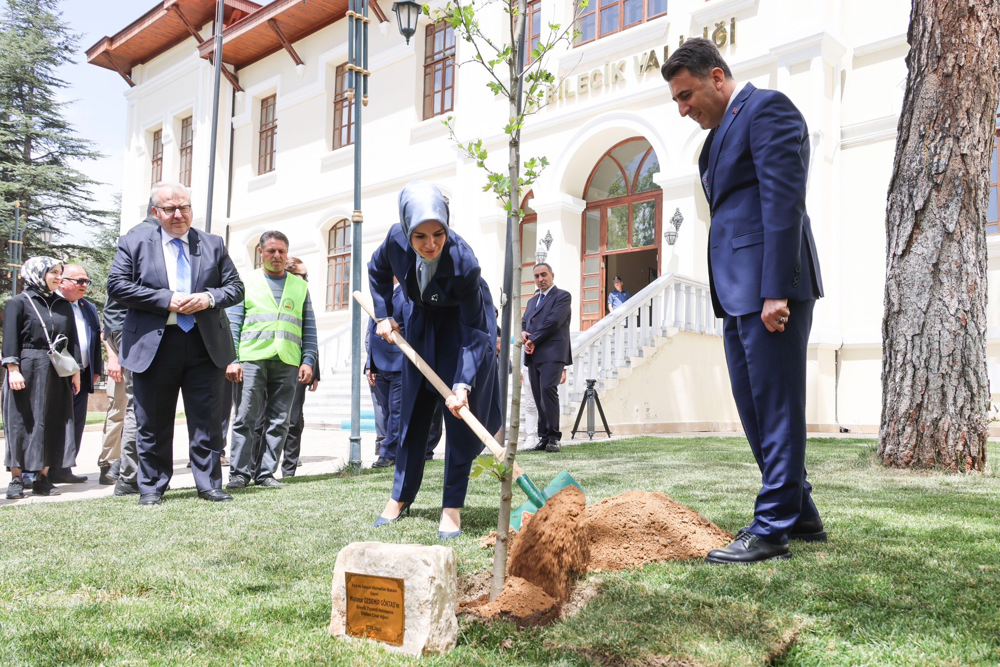 bakan-goktastan-bilecik-ziyareti1.jpg