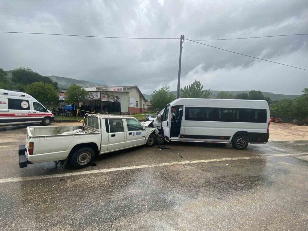 Feci Kaza: 1 Ölü 2 Yaralı