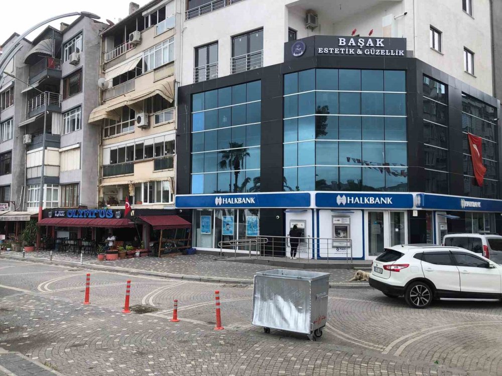 Genç Kadını Sürükleyerek Kaçırmaya Çalıştılar