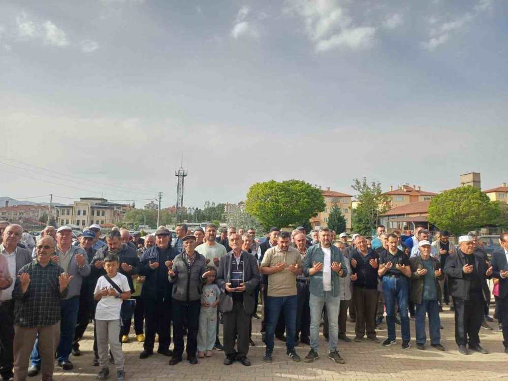 Hacı Adayları Kutsal Topraklara Dualarla Uğurlandı