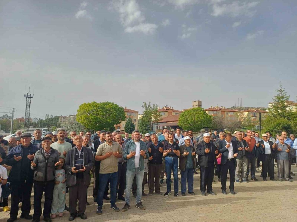 Hacı Adayları Kutsal Topraklara Dualarla Uğurlandı