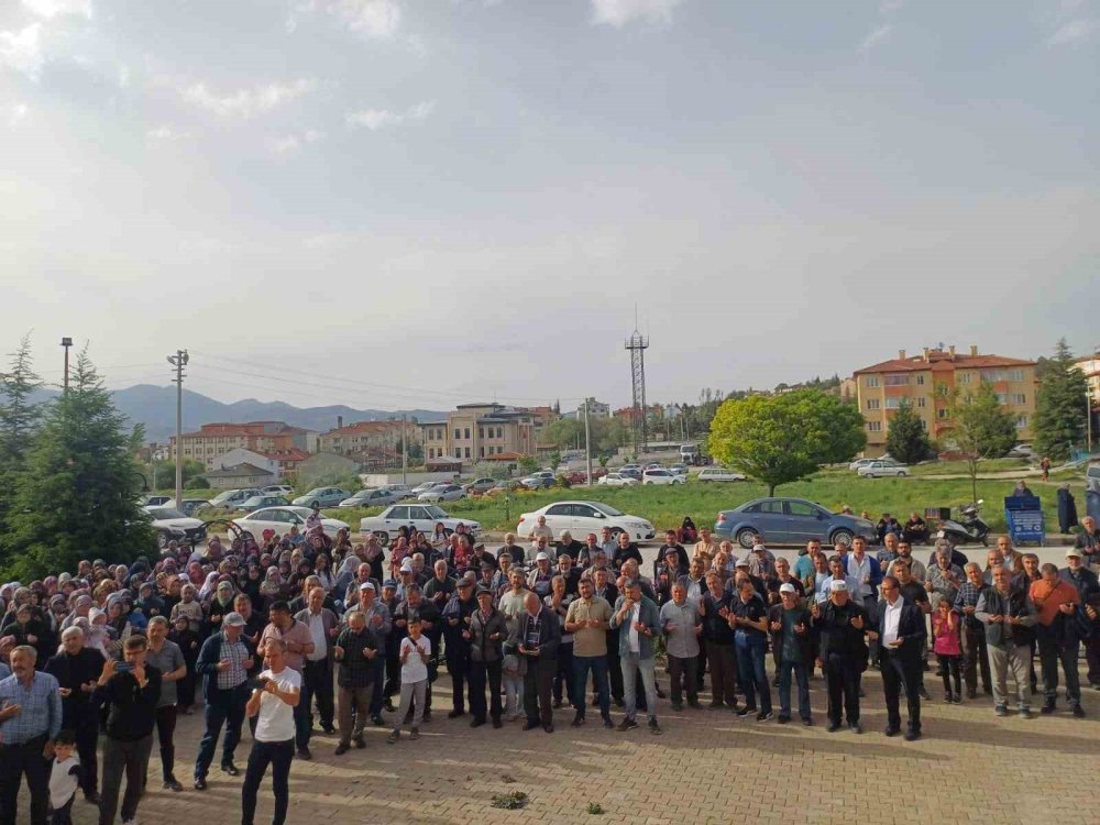 Hacı Adayları Kutsal Topraklara Dualarla Uğurlandı
