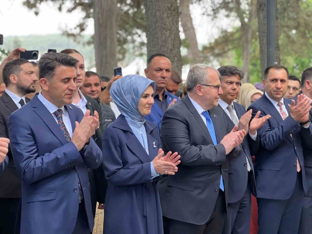 Bakan Göktaş'tan Ertuğrul Gazi Türbesi’ne Ziyaret