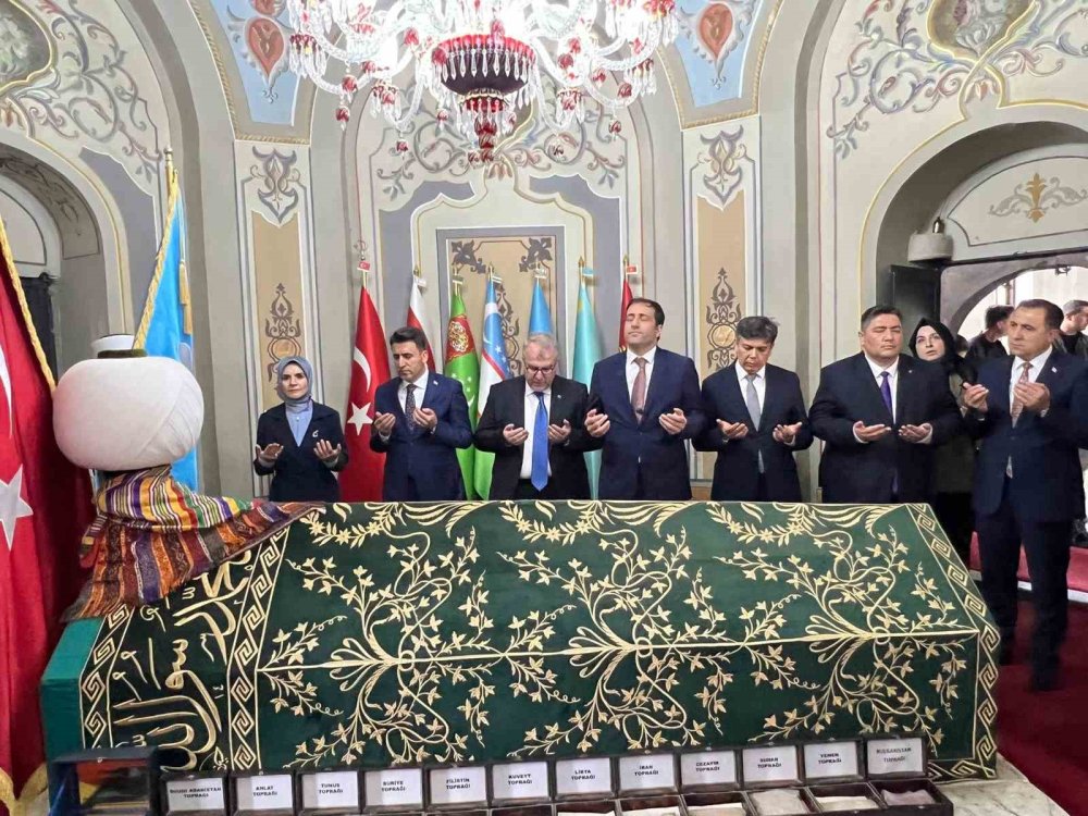 Bakan Göktaş'tan Ertuğrul Gazi Türbesi’ne Ziyaret