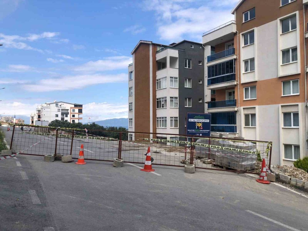 Belediyenin Hafriyat Aldığı Yerde Yol Çökmesi Meydana Geldi