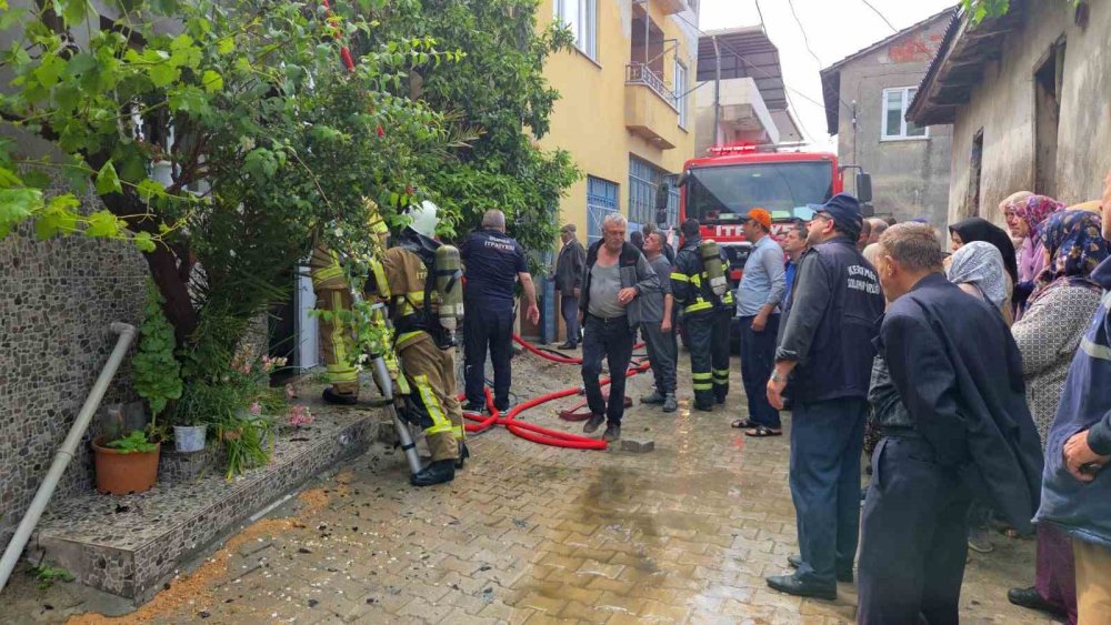 Elektrik Tesisatından Yangın Çıktı
