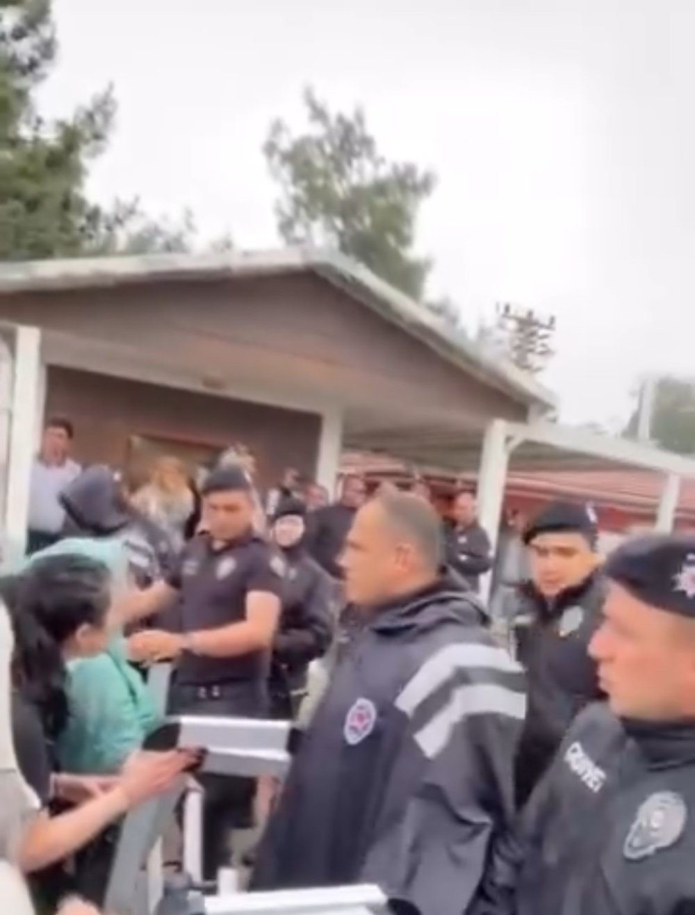 Hayvan Barınağında Gergin Anlar Yaşandı