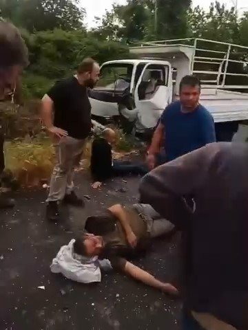 Kamyonet İle Otomobil Çarpıştı: 2 Yaralı