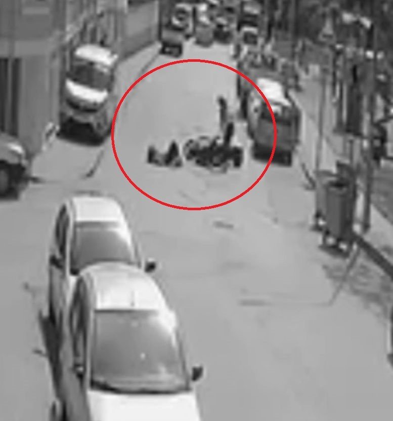Karşıya Geçen Kadına Çarptı