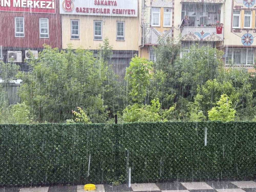 Sağanak, Dolu Ve Fırtına Aynı Anda Etkili Oldu