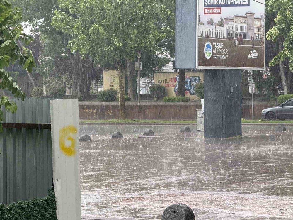 Sağanak, Dolu Ve Fırtına Aynı Anda Etkili Oldu