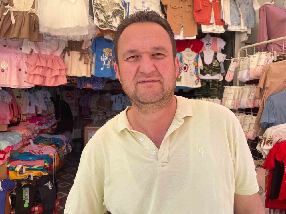 19 Mayıs’ta Dükkânlar Türk Bayraklarıyla Donatıldı