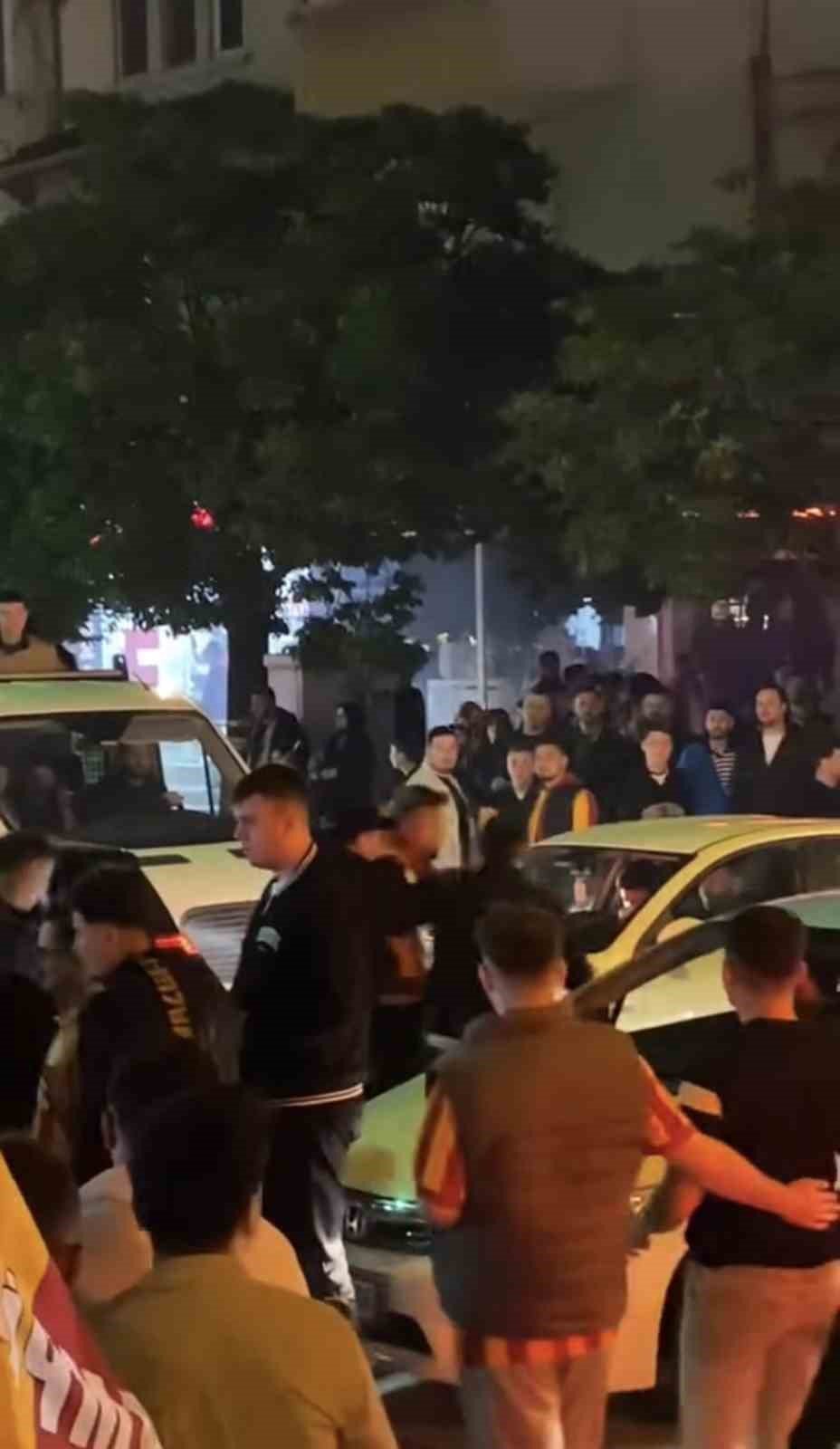 Fenerbahçeliler Derneği’ne meşale atan taraftar gözaltına alındı
